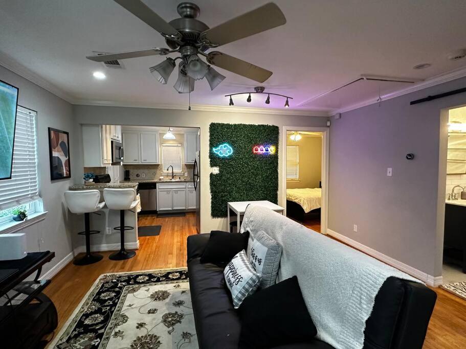 Townhouse Near Midtown Apartment Houston Exterior photo